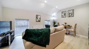 The Bridge Guesthouse - Image 2