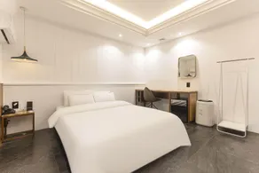 Guri Hotel in Cafe - Image 3