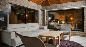Open Concept Boutique Hotel - free breakfast & parking - Image 2