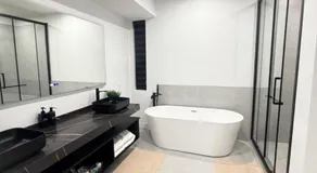 Downtown Luxe Stay - High River - Image 2