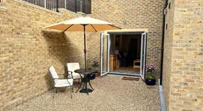 Stansted Airport Stay, Parking and Luxury Suite - Image 5