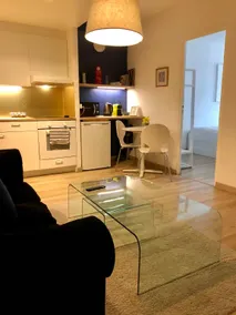 Cool & Central 2 bedroom in heart of Eaux-vives - Image 3