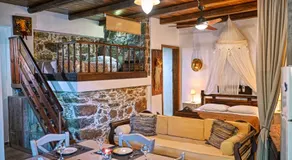 "PefkoPetro" Traditional House - Image 3