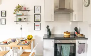#09 Stylish 2 bed Apart - Sleep 5 - fast Wi-fi - BHX NEC- " Perfect for Contractors and Families - Free Parking" - Image 5