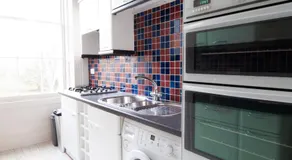 Central Cheltenham, Regency 1st Floor Apartment with PARKING, Cavalier Suite - Sleeps 6 - Image 3