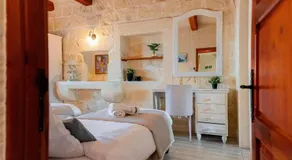 Villa Savona Sleeps 7 with Private Pool - Image 2