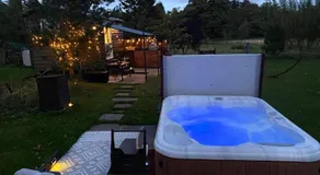 Poachers Hut at Keepers Cottage - Hot Tub & Pizza Oven - Trossachs - Image 2