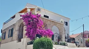 The house with the arches - Image 4