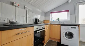 Maintenance, Transport, Medical Teams Bargain, 3 Bed Detached House, Mold, Sleeps 1 to 5 - Image 4