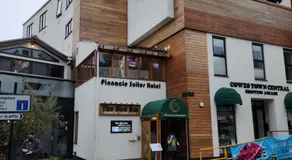 Pinnacle Suites Hotel - Image 3