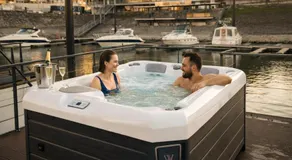 Prestige Yacht Resort Budapest - Image 5