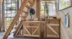 Treetop Hideaways: Luna Loft Treehouse - Image 2