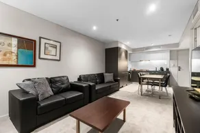 2-Bed City Retreat with Gym and Pool Access - Image 2