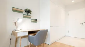Central fully serviced studio - Image 3