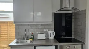 One Bedroom Apartment in Poole close to Beaches - Image 5