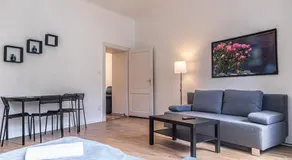 Beautiful 2BR Apt, Near U6 Station am Schöpfwerk - Image 3