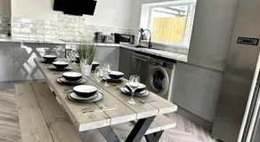 The Social Club - The Ultimate Experience - Sleeps 20 With Own Private Club - Image 3