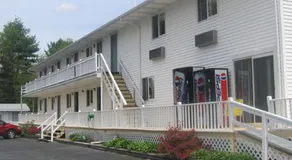 Knotty Pine Motel - Image 3