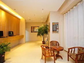 Super 8 Hotel (Shucheng Mafang Alley Commercial Street) - Image 2