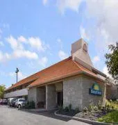 Days Inn By Wyndham Middleburg Heights - Image 3