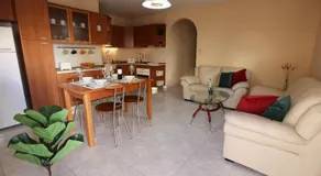Mayfair Cosy 2BR Apartment - Image 3