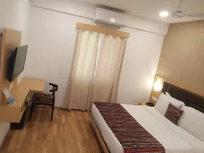 Economic AC room in 2 star hotel with breakfast - Image 4