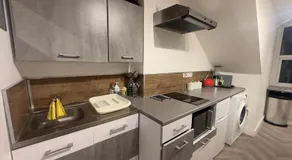 Modern Stay in Ashford Town Centre 5min to Station - Image 3