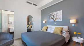 MoMo Seaview Hotel - Image 2