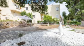 The White Rose Hotel - Image 4