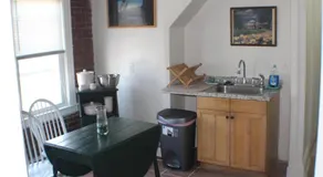 Budget Cozy Home - Image 5