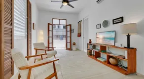 Seaside Caribbean Comfort - Between Beach and City - Image 2