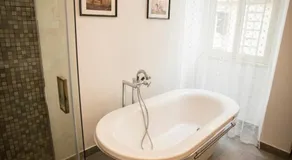 St Paul House Boutique & Apartment - Image 2