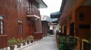 Nipahmas Chalet - Image 4