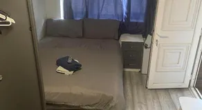 Low Budget Studio Room - Image 5