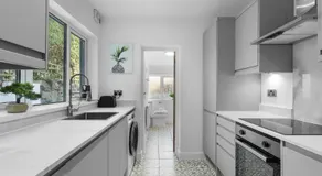 4 Bed House Near Cardiff City Centre - Image 3
