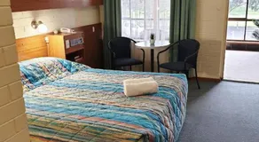 Kingston Ocean View Motel - Image 2