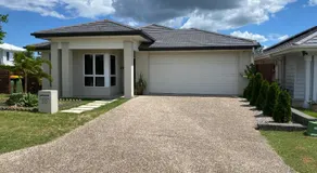 Modern Four Bedroom Holiday Home Available in Deebing Heights - Image 5