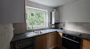 Spacious contractors and tourist apartment with parking & Wifi - Image 3