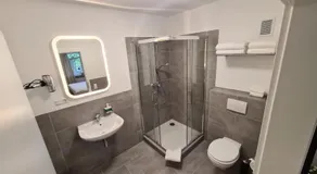 Moes Hotel - Image 3