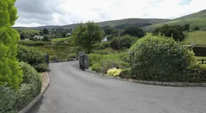 Narrow water house - Image 3