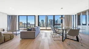 Luxury Penthouse with Astonishing Bay and City Views - Image 2