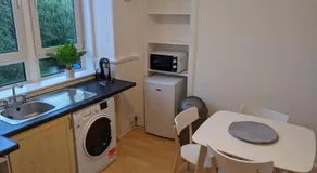Glenclova - No 5 Bellyeoman, bright two bedroom apartment - Image 4