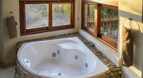 Leopard's Lair Bush Lodge - Image 4