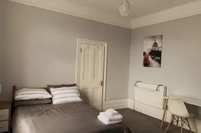 Cosy 2 bed flat in Baffins! - Image 3
