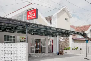 Urbanview Livy House Blitar - Image 4