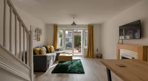 Peaceful terrace house with allocated parking bay - Pass the Keys - Image 2