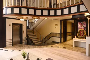 Square Inn Hotel - Image 2