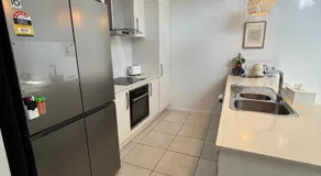 Modern Holiday Home Prime Birtinya Location Near Hospitals and Beaches - Image 2