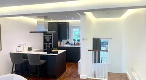 Central Knightsbridge 3 Bedroom House - Image 3