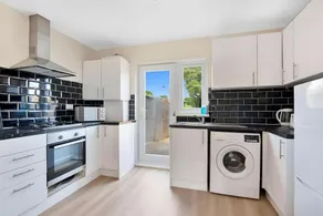 Spacious 3BR House in Enfield North London with Garden - Image 4